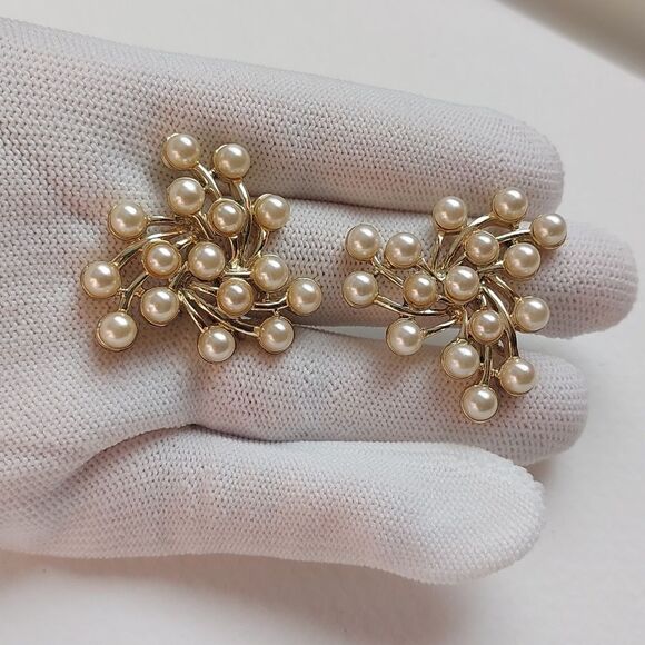 Vintage Emmons Faux Pearl and Gold Tone Clip On Earrings - Picture 1 of 6